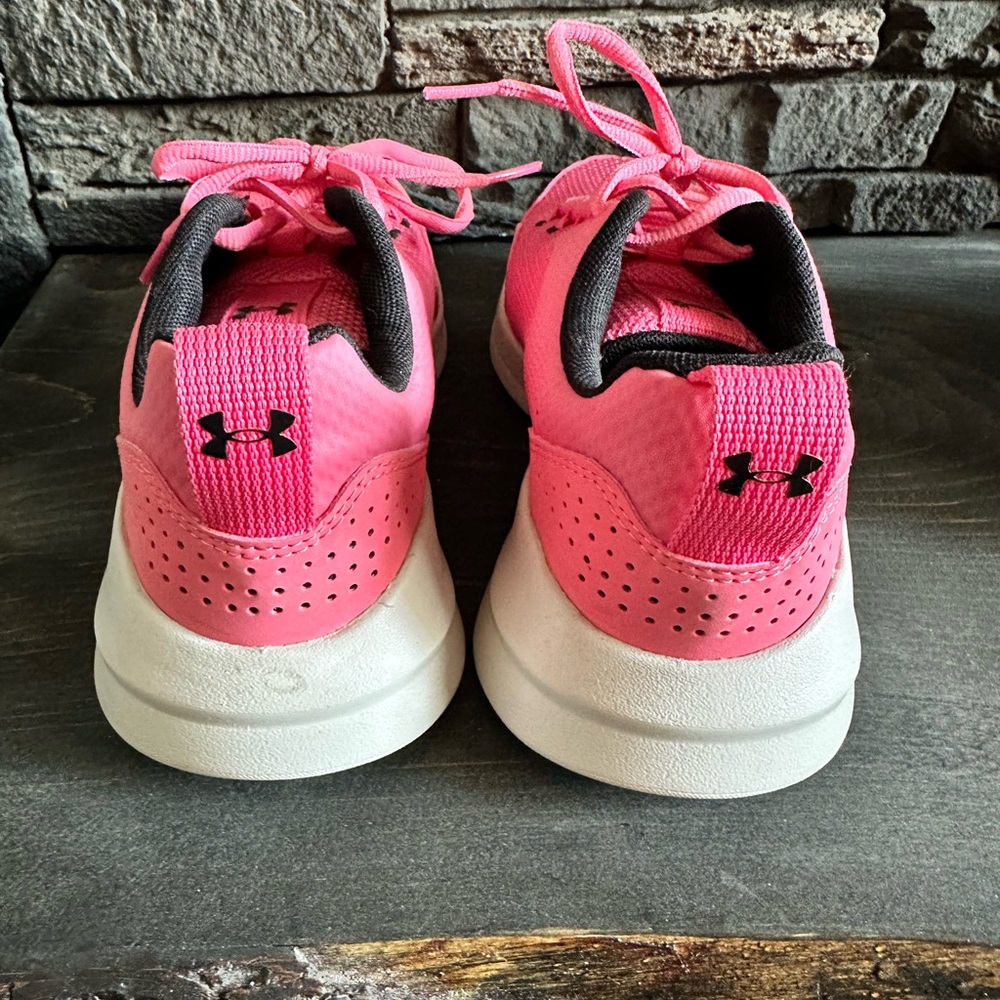 🎈Host Pick🎈 Under Armour ladies pretty pink sneakers 👟 - Picture 4 of 6